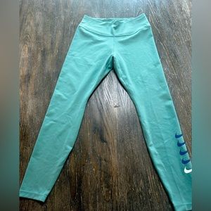 Nike. Mid rise full length leggings. Sage green